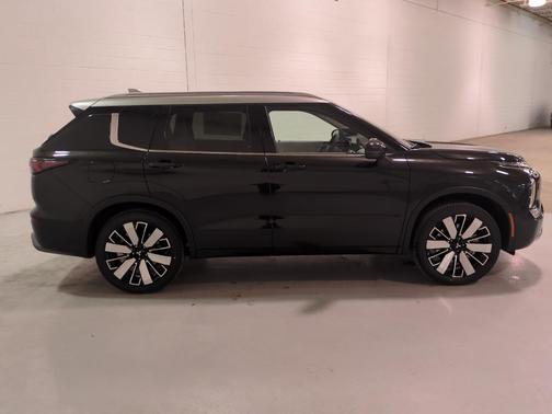2025 Mitsubishi Outlander Platinum Edition