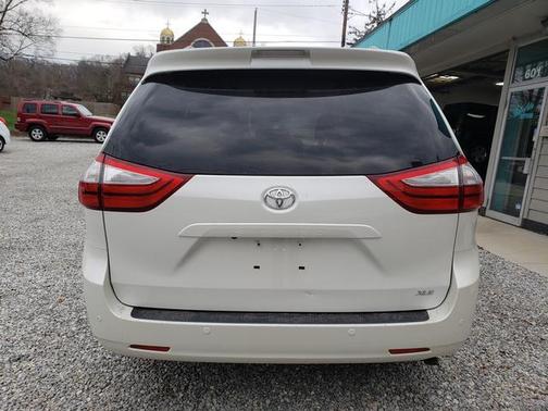 2015 Toyota Sienna XLE