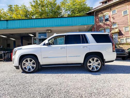 2017 Cadillac Escalade Luxury