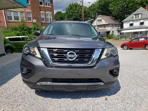 2017 Nissan Pathfinder SL