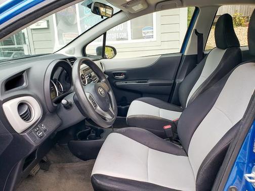 2013 Toyota Yaris LE