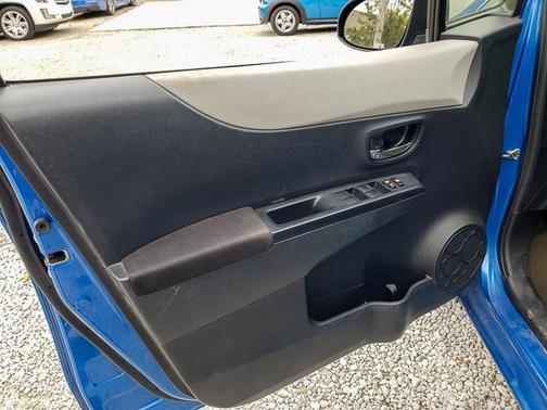 2013 Toyota Yaris LE