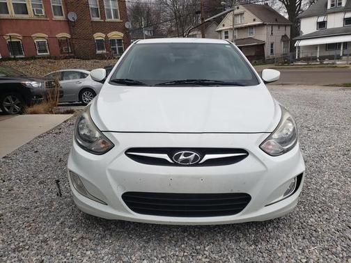 2013 Hyundai Accent SE