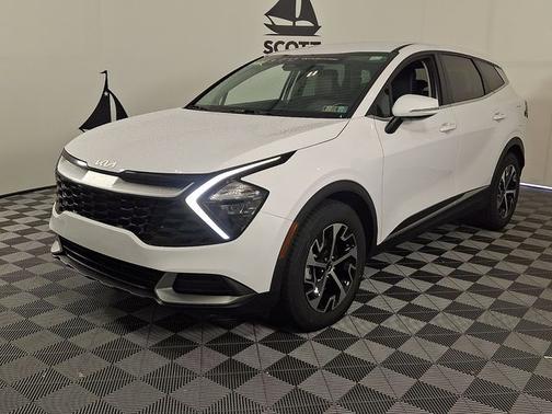 White Pearl 2023 Kia Sportage EX