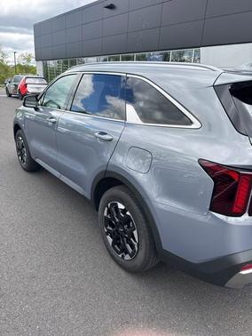 Silver 2024 Kia Sorento S