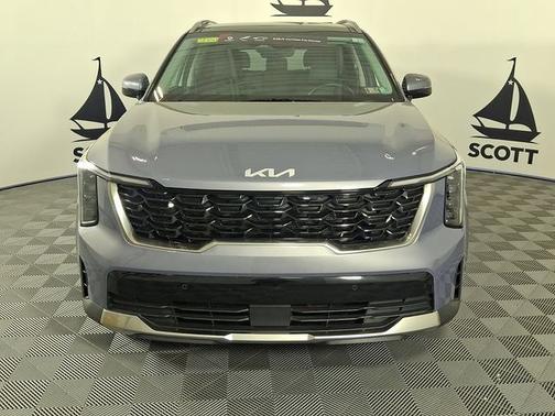 Silver 2024 Kia Sorento S