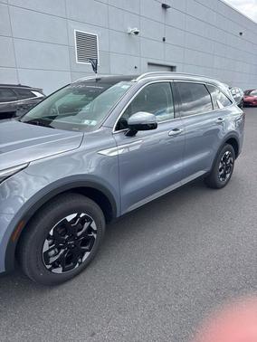 Silver 2024 Kia Sorento S