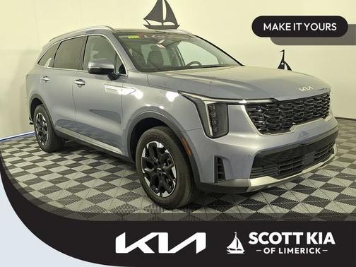 Silver 2024 Kia Sorento S