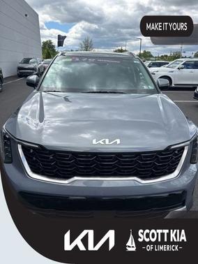 Silver 2024 Kia Sorento S