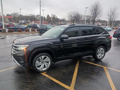 2022 Volkswagen Atlas 2.0T SE w/Technology