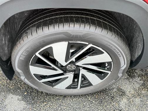 2025 Volkswagen Atlas 2.0T SE