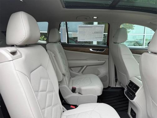 2025 Volkswagen Atlas 2.0T SE