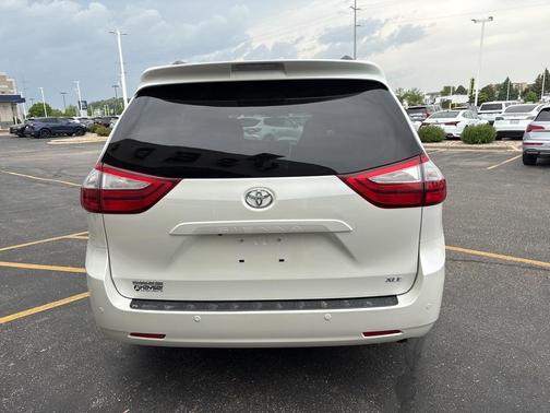 2017 Toyota Sienna XLE