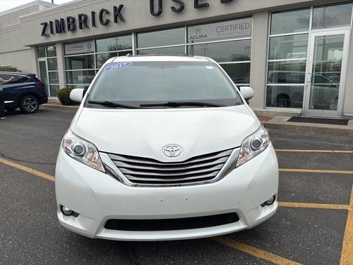 2017 Toyota Sienna XLE