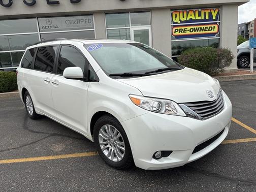 2017 Toyota Sienna XLE