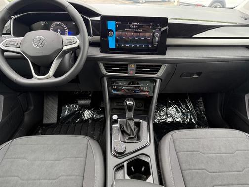 2025 Volkswagen Taos 1.5T SE Black