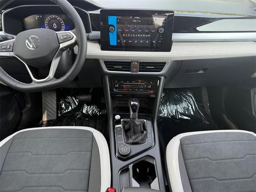 2025 Volkswagen Taos 1.5T SE