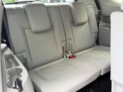 2025 Volkswagen Atlas 2.0T SE