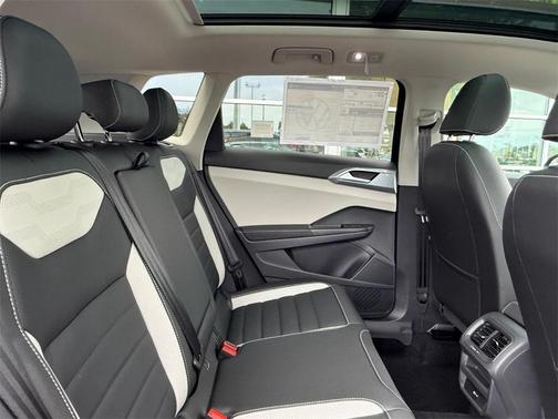 2025 Volkswagen Taos 1.5T SEL