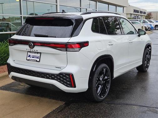 2025 Volkswagen Tiguan 2.0T SE R-Line Black