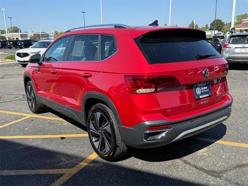 2024 Volkswagen Taos 1.5T SE