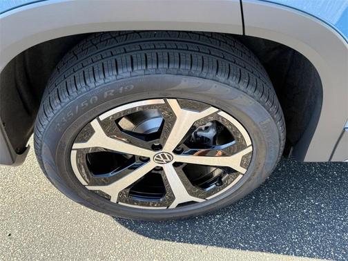 2025 Volkswagen Tiguan 2.0T SE