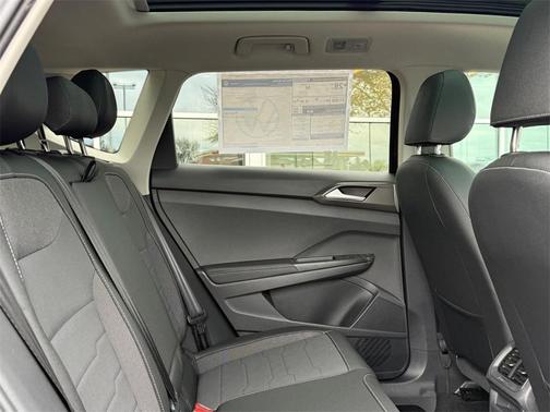 2025 Volkswagen Taos 1.5T SE Black