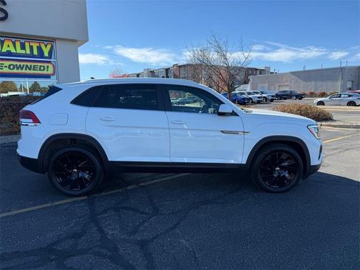 2025 Volkswagen Atlas Cross Sport 2.0T SE w/Technology