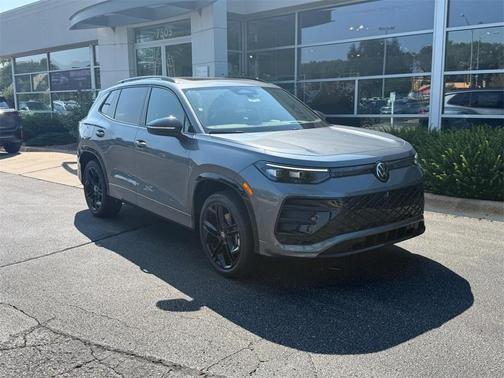 2025 Volkswagen Tiguan 2.0T SE R-Line Black