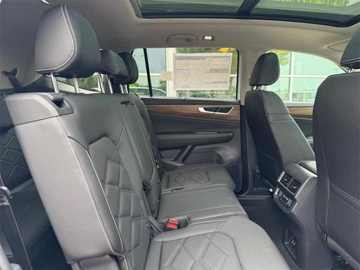 2025 Volkswagen Atlas 2.0T SE
