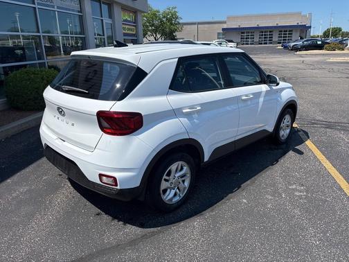 2022 Hyundai VENUE SE