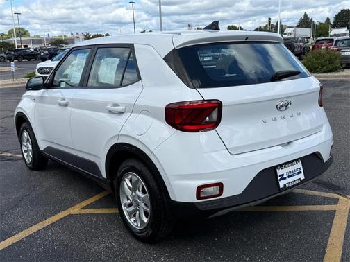 2022 Hyundai VENUE SE