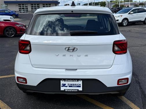 2022 Hyundai VENUE SE