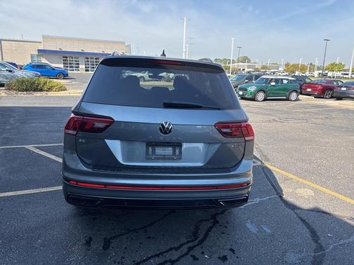 2024 Volkswagen Tiguan 2.0T SE R-Line Black