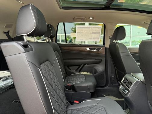 2025 Volkswagen Atlas 2.0T SEL Premium R-Line