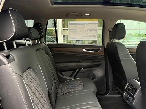 2025 Volkswagen Atlas 2.0T SEL Premium R-Line