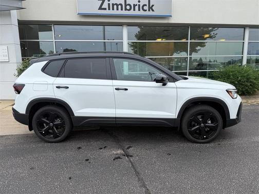 2025 Volkswagen Taos 1.5T SE Black