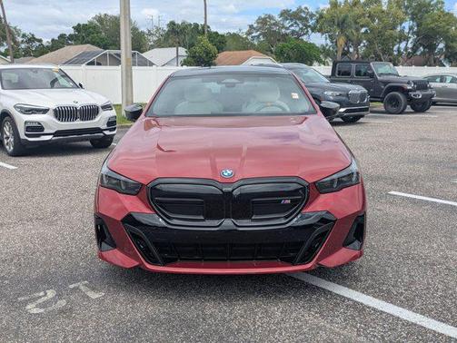 Vegas Red Metallic 2025 BMW i5 M60