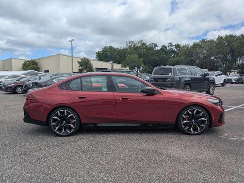 Vegas Red Metallic 2025 BMW i5 M60