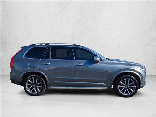 2019 Volvo XC90 T6 Momentum