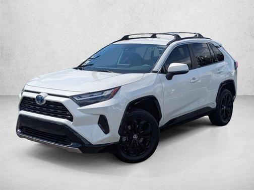 Blizzard Pearl 2022 Toyota RAV4 Hybrid SE