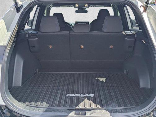 Blizzard Pearl 2022 Toyota RAV4 Hybrid SE
