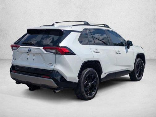 Blizzard Pearl 2022 Toyota RAV4 Hybrid SE