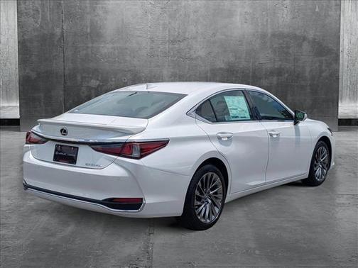 2025 Lexus ES 300h Luxury