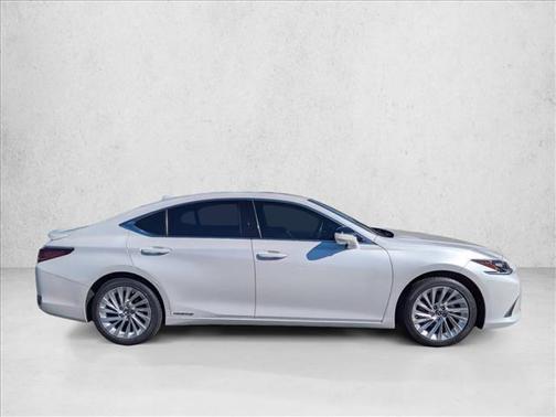 2022 Lexus ES 300h Ultra Luxury