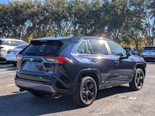 2020 Toyota RAV4 Hybrid SE