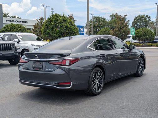 2025 Lexus ES 300h Base