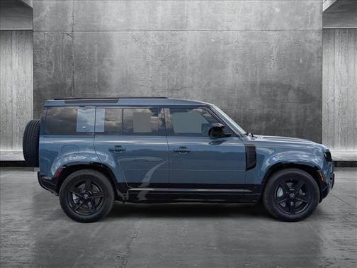 2020 Land Rover Defender 110 SE