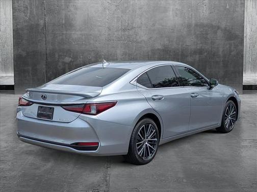 2025 Lexus ES 300h Base