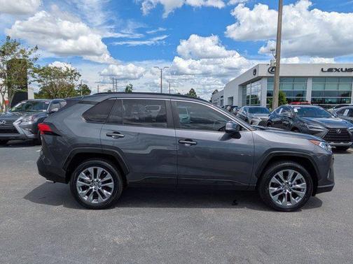 2020 Toyota RAV4 XLE Premium